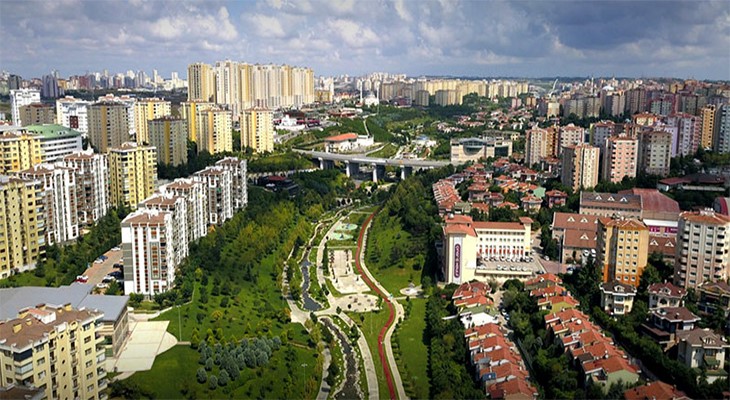 منطقه اوجیلار استانبول یکی از مناطق واقع شده در بخش اروپایی شهر استانبول می باشد که از موقعیت جغرافیایی خوبی برخوردار است. این محله با دریاچه کوچک چشمه و دریای مرمره و مناطق باشاک شهیر، اسنیورت و بیلیکدوزو همسایه است. خط ساحلی منطقه اوجیلار، در شهر استانبول بسیار معروف است زیرا درون این خط ساحلی انواع رستوران ها،کافه ها، تفریحات آبی و... وجود دارد.